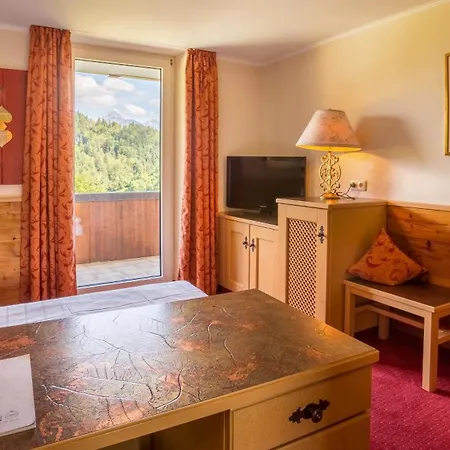 Alpenhotel - Ein Rovell ホテル 4*