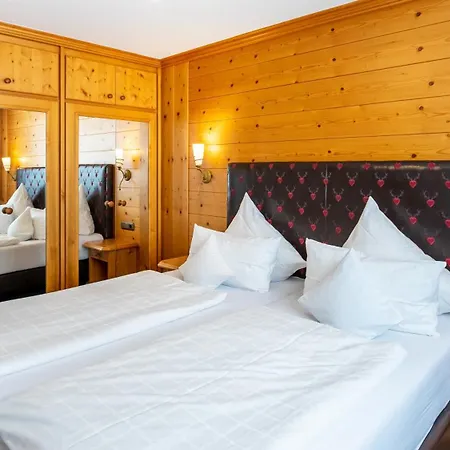 Alpenhotel - Ein Rovell ホテル 4*