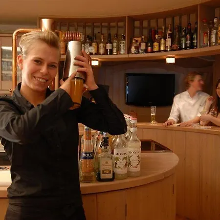 ホテル Alpenhotel - Ein Rovell 4*