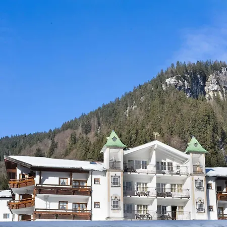 ホテル Alpenhotel - Ein Rovell